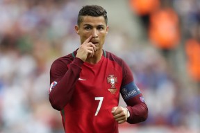 AYX官网-德甲攻防激战：精彩瞬间不断擦出火花！，德甲 打架