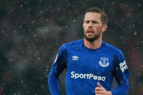 爱游戏体育-西甲豪门争锋：攻守精彩，精彩纷呈！，西甲豪门球队排名