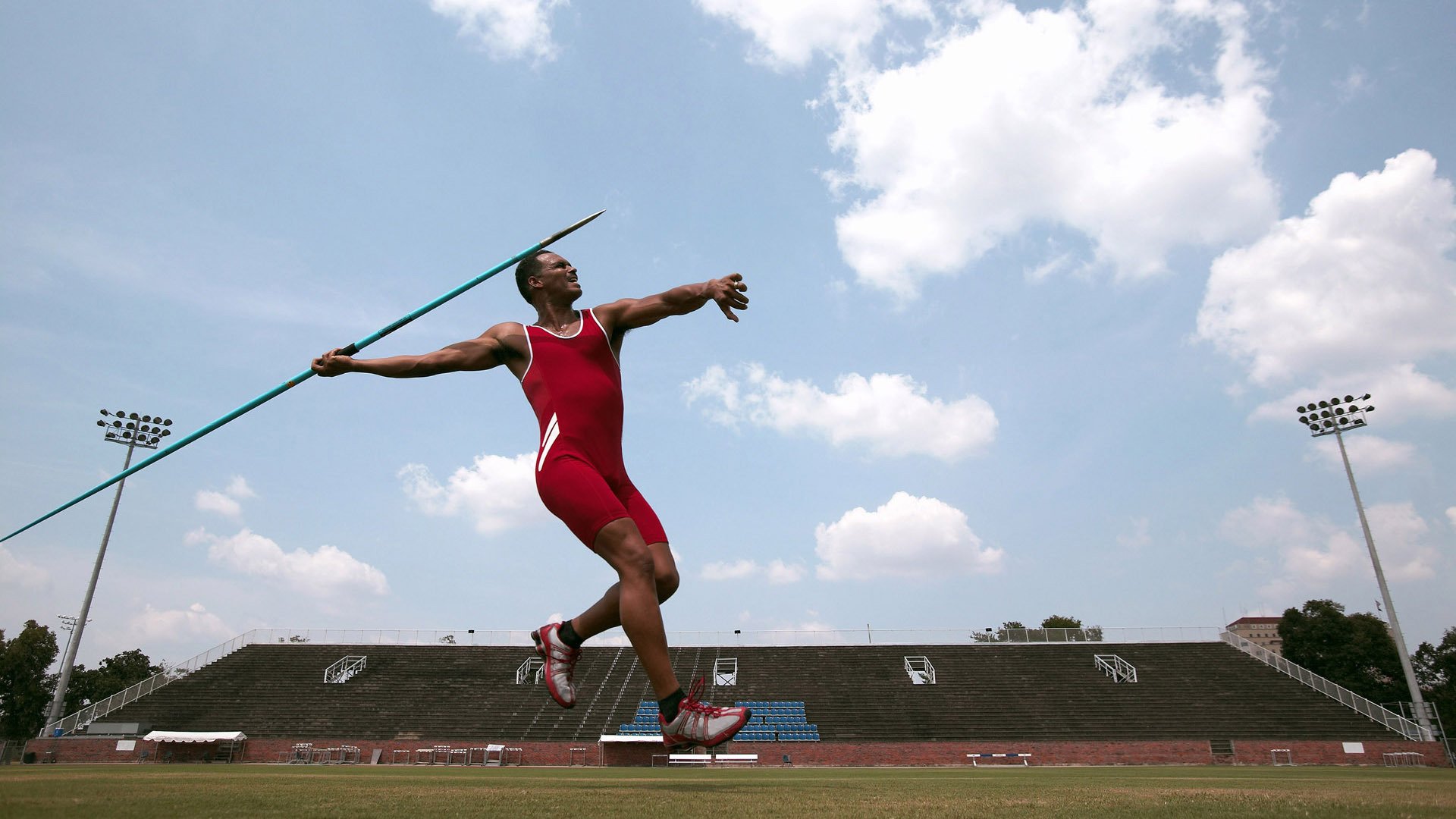 仰泳稳定推进突尼斯晋级顺利，下个月属于什么时态