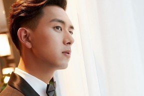 爱游戏综合娱乐-《电竞行业跨界融合：从游戏到电影、电视剧的全新布局》，电竞领域