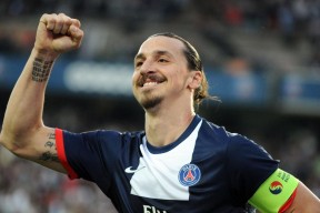 爱游戏-“生死瞬间：车祸现场的救援救赎故事”，车祸救人视频